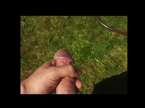 ❤️ Žhavá kočička si nechá ošukat růžovou kundičku a udělá se squirtem v letní zahradě. ☑ Anal porno u porna cs.pornobot.ru ❌️❤